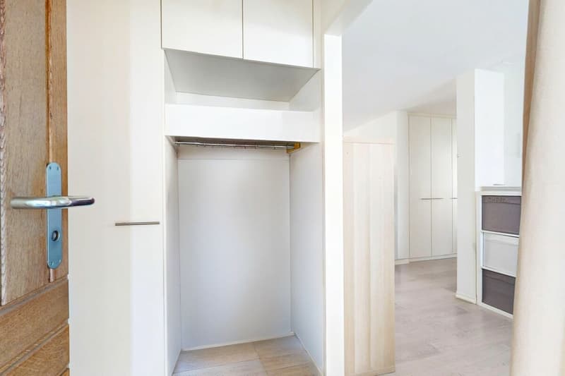 Well-maintained apartment with balcony, cellar, attic, washing machine, and parking space (4)