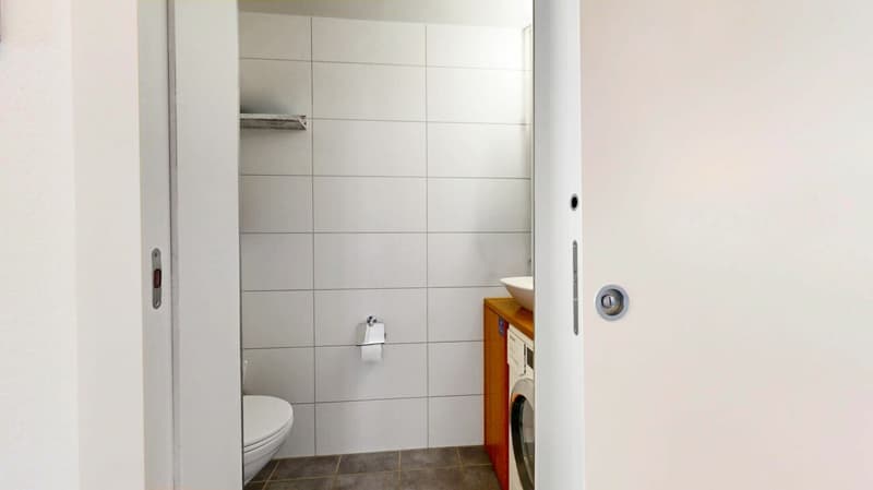 Well-maintained apartment with balcony, cellar, attic, washing machine, and parking space (10)