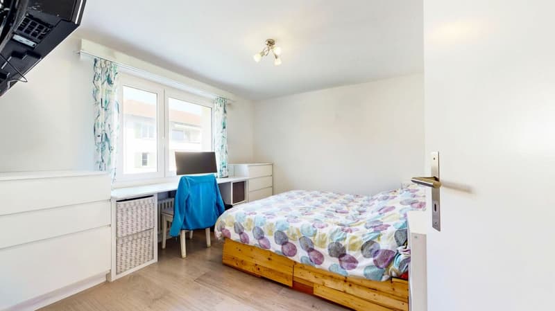 Well-maintained apartment with balcony, cellar, attic, washing machine, and parking space (12)