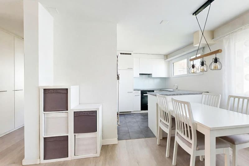 Well-maintained apartment with balcony, cellar, attic, washing machine, and parking space (2)