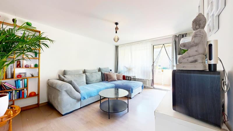 Well-maintained apartment with balcony, cellar, attic, washing machine, and parking space (5)