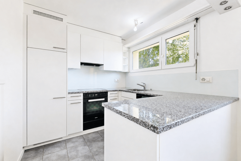 gepflegte 4.5-ZWG mit Balkon, Keller, Estrich, Waschmaschine und Parkplatz (2)