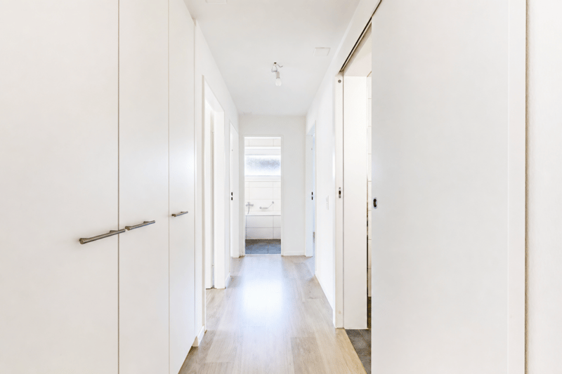 gepflegte 4.5-ZWG mit Balkon, Keller, Estrich, Waschmaschine und Parkplatz (4)