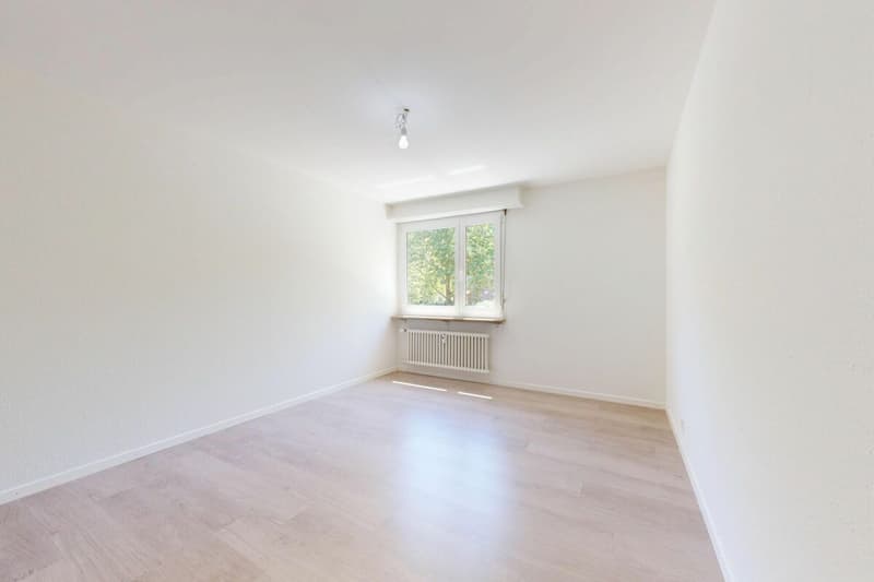 gepflegte 4.5-ZWG mit Balkon, Keller, Estrich, Waschmaschine und Parkplatz (7)