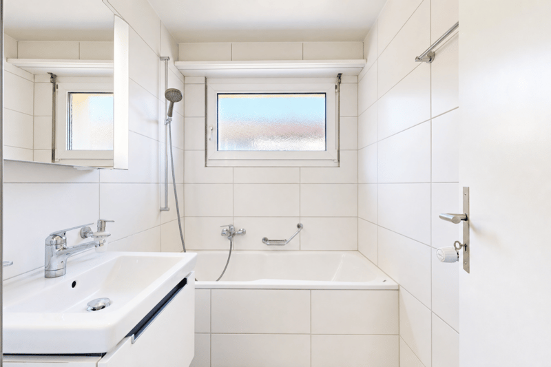 gepflegte 4.5-ZWG mit Balkon, Keller, Estrich, Waschmaschine und Parkplatz (8)