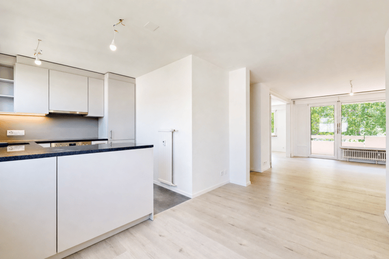 frisch renovierte 3.5-ZWG mit Balkon, Keller, Estrich, Waschmaschine und Parkplatz (2)