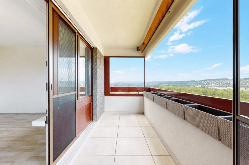 Affordable owner-occupied apartment with a great view (15)