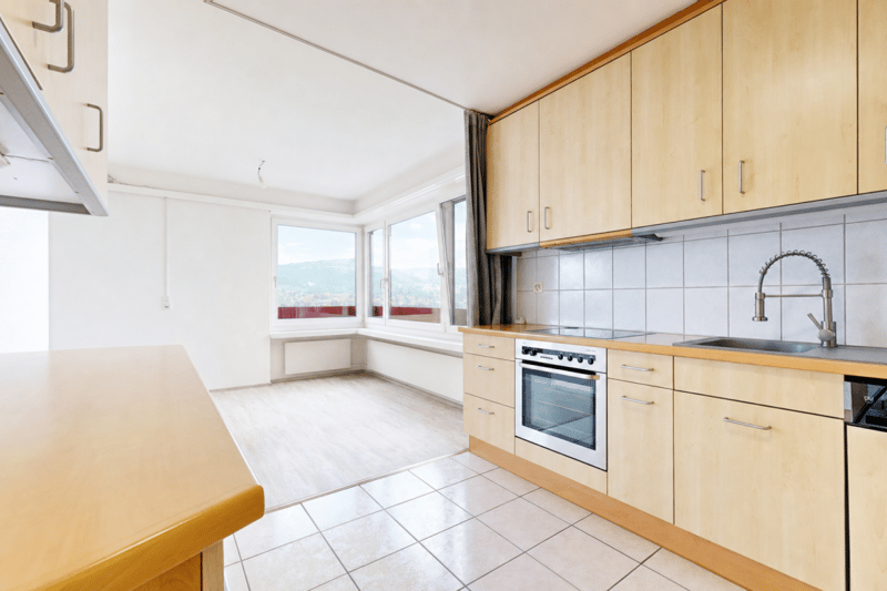 Affordable owner-occupied apartment with a great view (2)