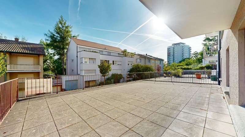 Zona residenziale molto ambita - Casa multifamiliare con potenziale (2)