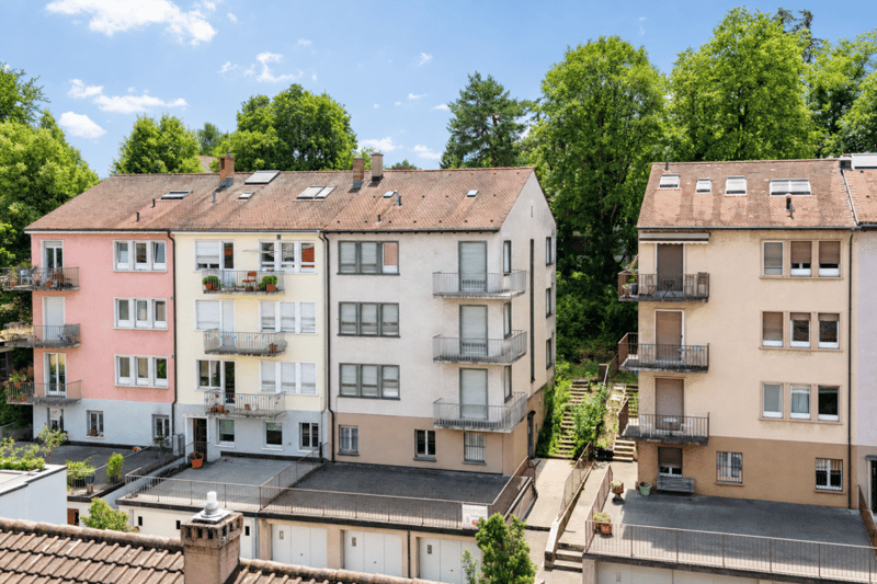 Zona residenziale molto ambita - Casa multifamiliare con potenziale (1)