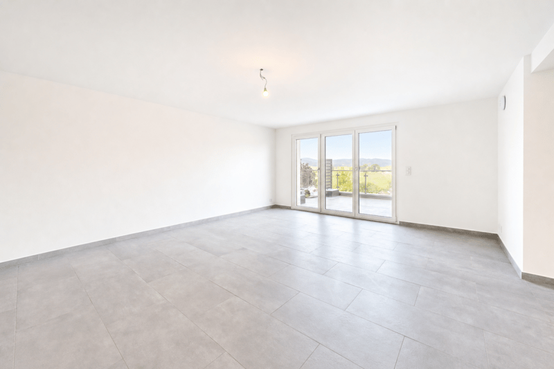 Appartement moderne avec terrasse merveilleuse et carport pour deux véhicules (8)
