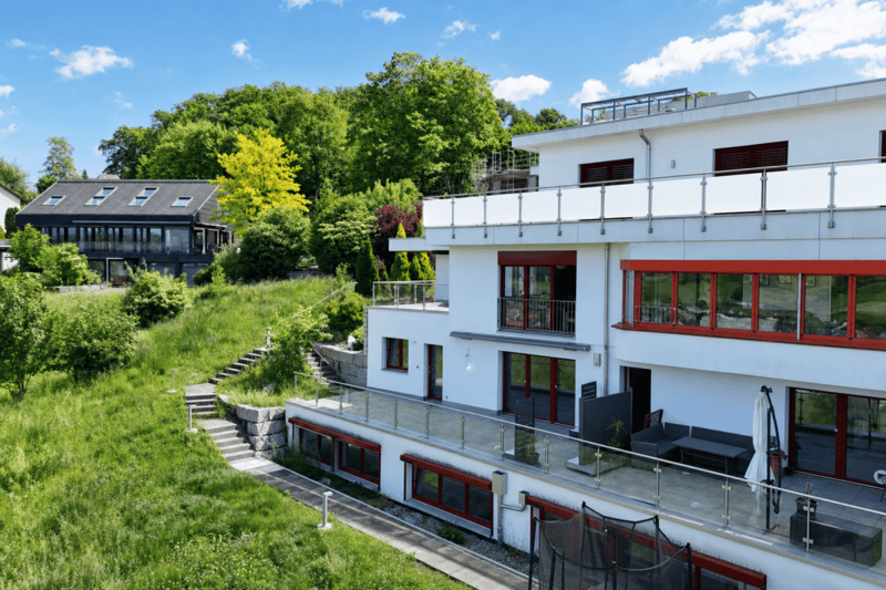 Appartement moderne avec terrasse merveilleuse et carport pour deux véhicules (18)