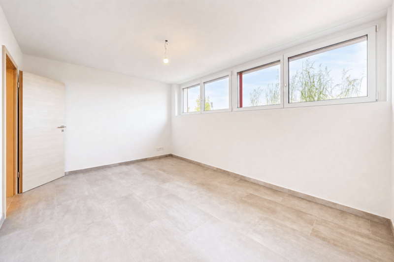 Appartement moderne avec terrasse merveilleuse et carport pour deux véhicules (11)