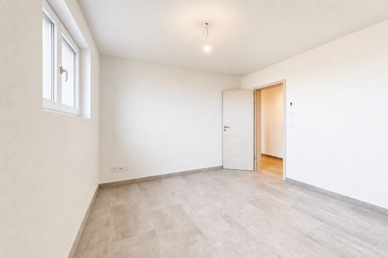 Appartement moderne avec terrasse merveilleuse et carport pour deux véhicules (13)