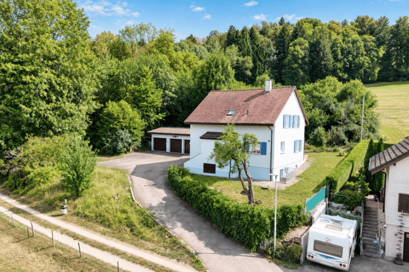gepflegtes Einfamilienhaus mit drei Garagen und Umschwung (26)