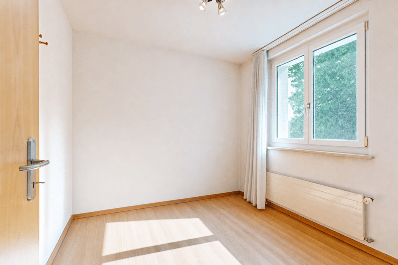 gepflegtes Einfamilienhaus mit drei Garagen und Umschwung (8)