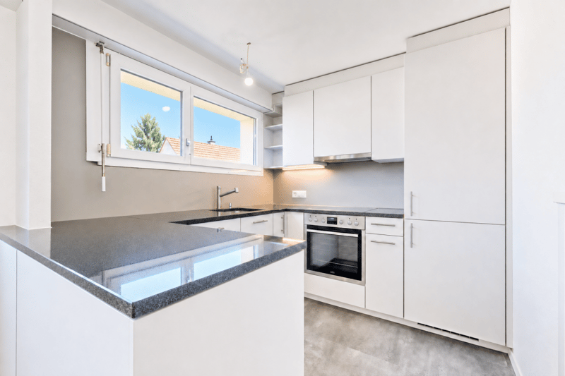 moderne 3.5-ZWG mit Balkon, Keller, Estrich, Waschmaschine und Parkplatz (1)