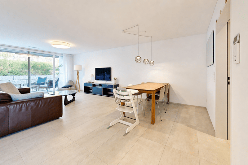 moderne Eigentumswohnung an top Lage mit zwei Einstellhallenplätzen (5)