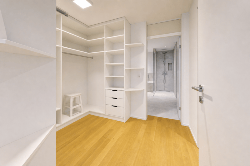 moderne Eigentumswohnung an top Lage mit zwei Einstellhallenplätzen (11)
