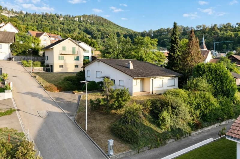 1'507 m2 Bauland an sonniger Lage mit renovationsbedürftigem Einfamilienhaus (2)