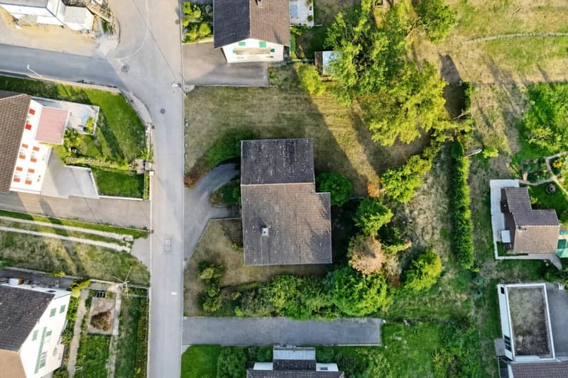 1'507 m2 Bauland an sonniger Lage mit renovationsbedürftigem Einfamilienhaus (17)