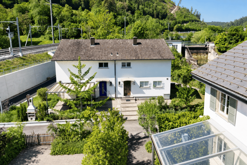 Einfamilienhaus mit vielen Annehmlichkeiten (2)