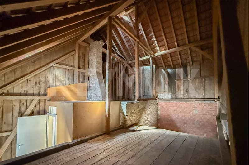 Votre projet dans le centre du village de Zeiningen: maison d'angle avec un grand potentiel (9)