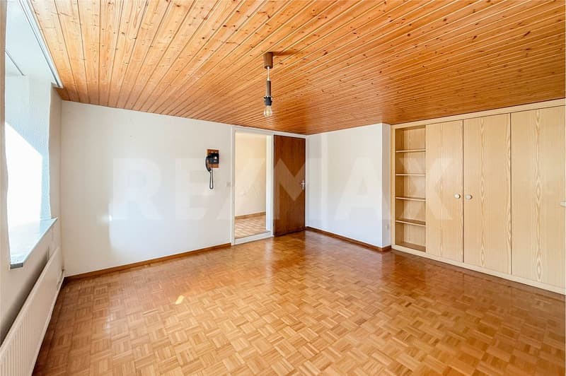 Votre projet dans le centre du village de Zeiningen: maison d'angle avec un grand potentiel (4)