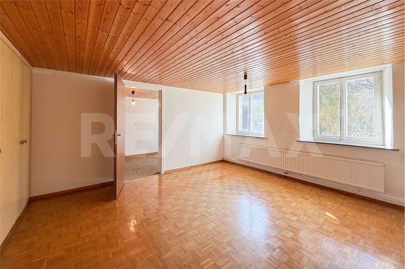 Votre projet dans le centre du village de Zeiningen: maison d'angle avec un grand potentiel (3)