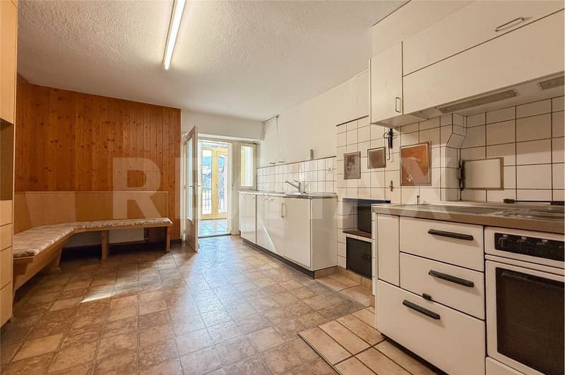 Votre projet dans le centre du village de Zeiningen: maison d'angle avec un grand potentiel (5)