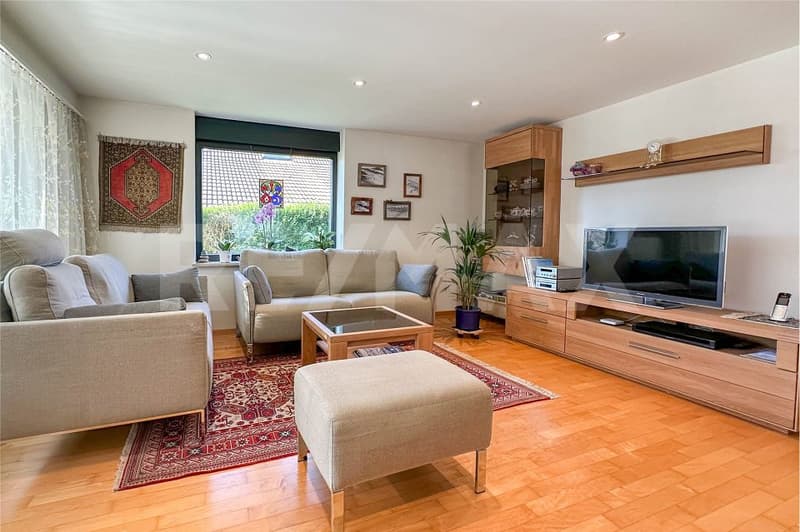 Casa unifamiliare indipendente con piscina interna e sauna (3)