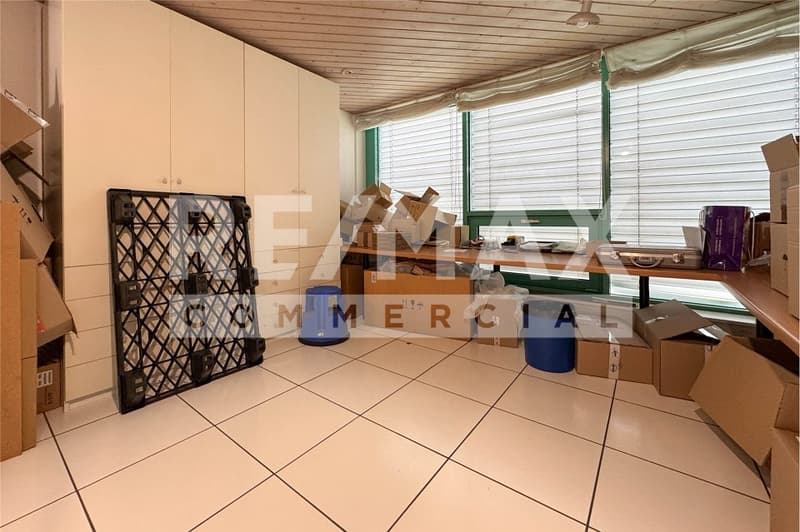 Office and commercial spaces on the attic floor (5)