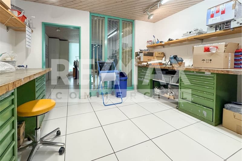 Office and commercial spaces on the attic floor (7)