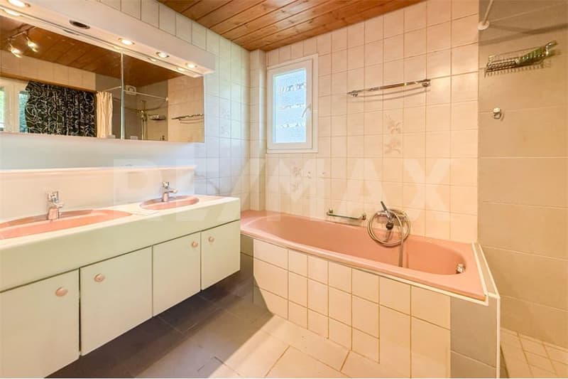 Single-family house on the sunny slope with a spacious plot in Obermumpf for sale. (5)