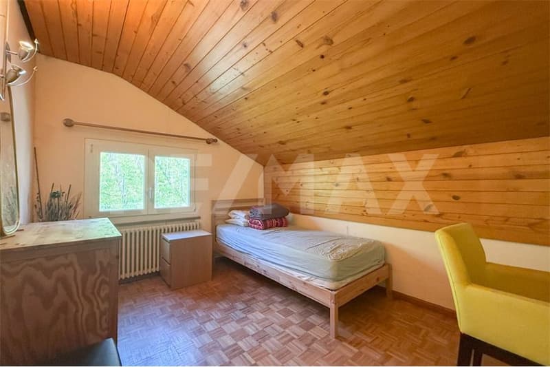 Single-family house on the sunny slope with a spacious plot in Obermumpf for sale. (9)