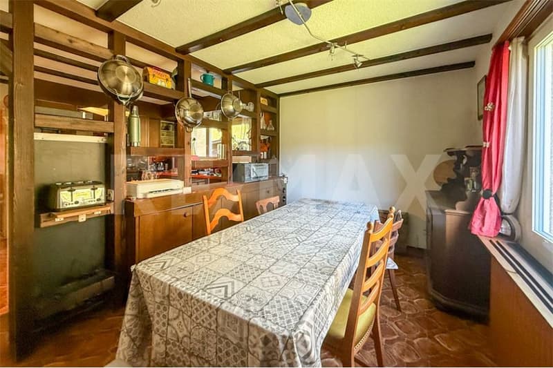 Single-family house on the sunny slope with a spacious plot in Obermumpf for sale. (4)