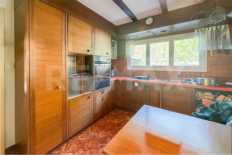 Single-family house on the sunny slope with a spacious plot in Obermumpf for sale. (3)
