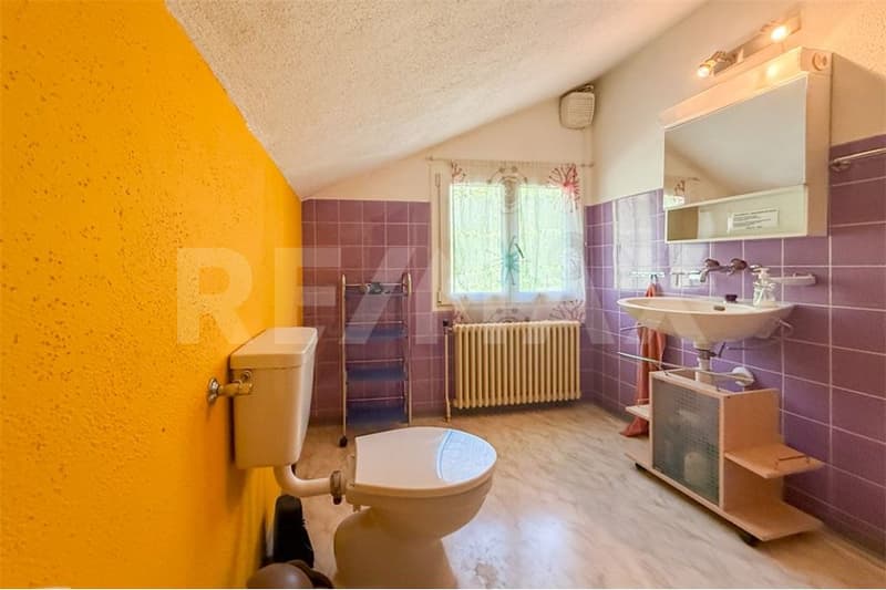 Single-family house on the sunny slope with a spacious plot in Obermumpf for sale. (8)