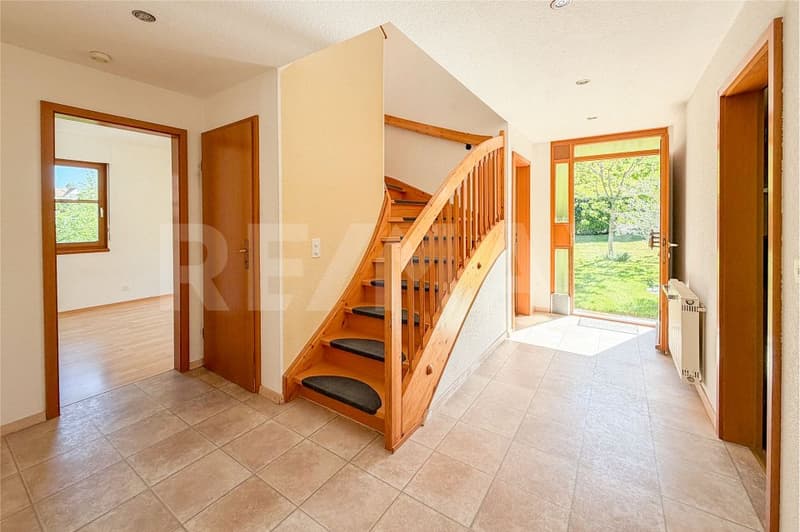 5.5-room detached house with a southern flair for sale in Magden (8)