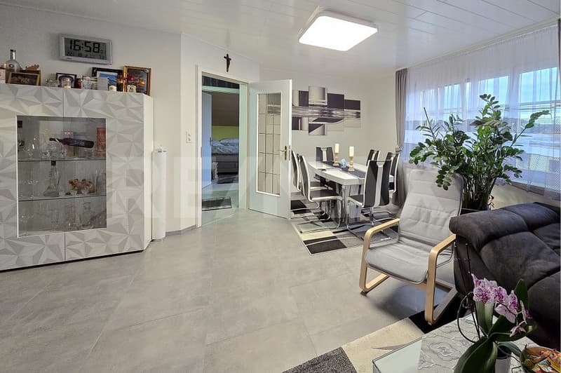 Living on 129 m², hobby room and cellar, 2 parking spaces (4)