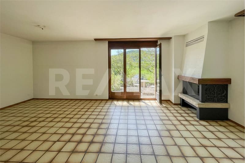 Exclusive hillside location with stunning views, family house for sale in Zeiningen (2)