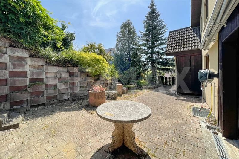 Exclusive hillside location with stunning views, family house for sale in Zeiningen (12)