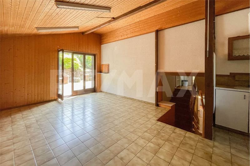 Exclusive hillside location with stunning views, family house for sale in Zeiningen (11)
