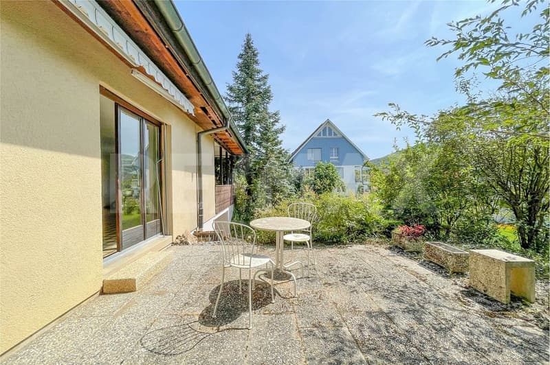 Exclusive hillside location with stunning views, family house for sale in Zeiningen (4)