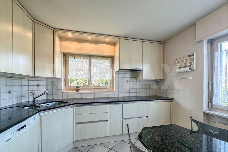 Freistehendes EFH mit Indorpool und Sauna (8)
