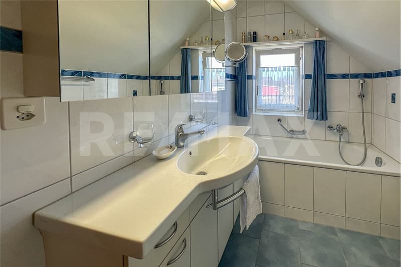 Freistehendes EFH mit Indorpool und Sauna (13)