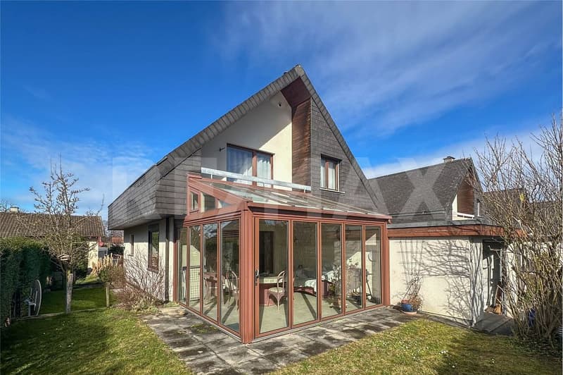 Freistehendes EFH mit Indorpool und Sauna (1)