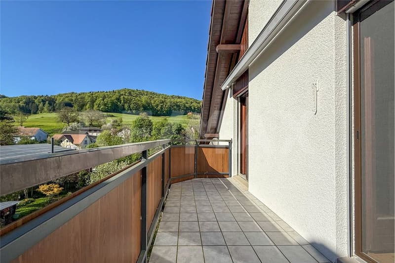 Hochwertig modernisierte Maisonette mit viel Komfort und Raum im Zentrum von Obermumpf zu verkaufen (4)