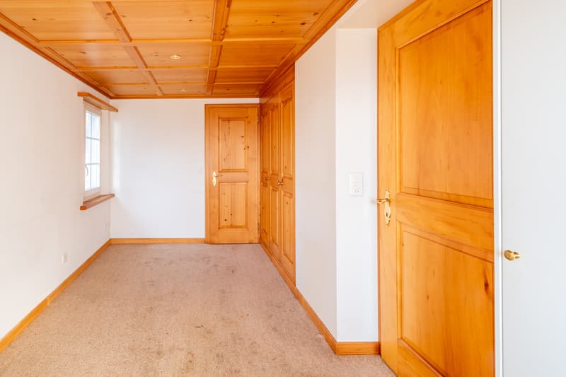 Westzimmer Erdgeschoss, ebenfalls mit schöner Holzverkleidung