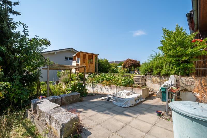 südostseitiger Gartenbereich auf zwei Niveaus